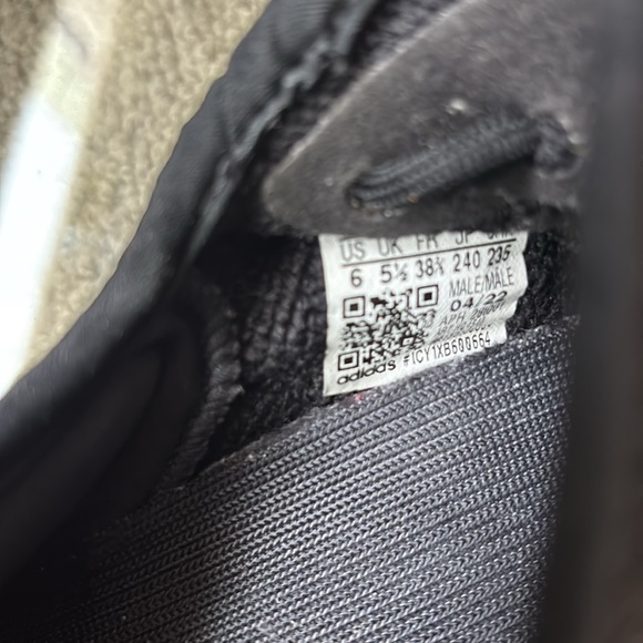 Yeezy size 6 onyx  worn once - Picture 4 of 4